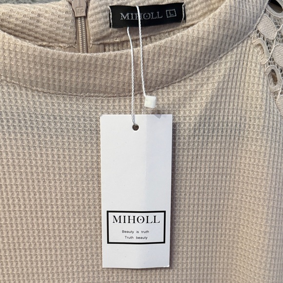 NWT Size L Beige Long Sleeve Top with Lace Details - Picture 3 of 5